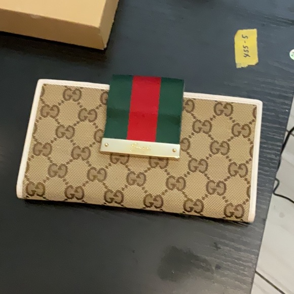 Gucci Wallet - Picture 1 of 1